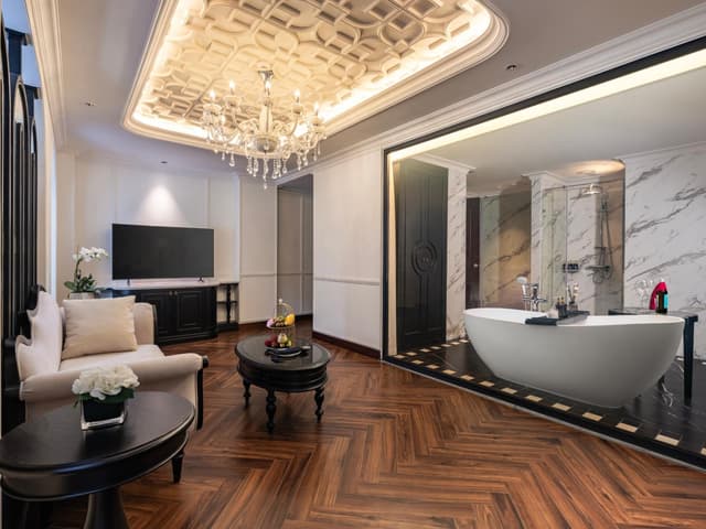 Grand Colonial Terrace Suite City View with Private Jacuzzi & Spa Benefits · photo 6
