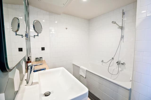 Master Bedroom · photo 6