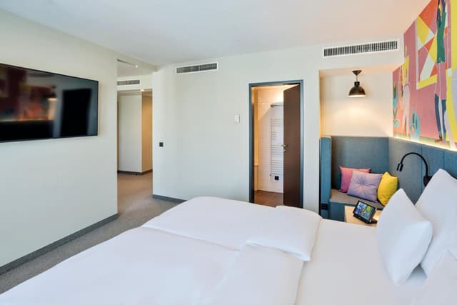 Master Bedroom · photo 2