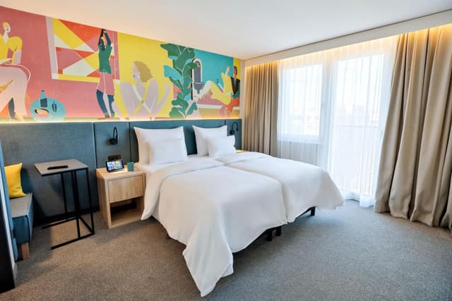 Master Bedroom · photo 8