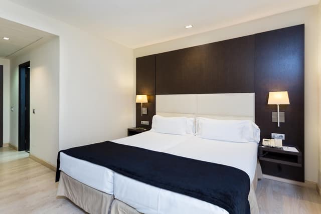 Double or Twin Room · photo 3