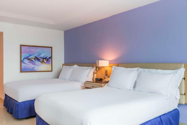 Queen Room with Two Queen Beds and City View · foto 5