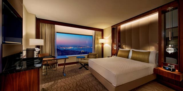 Deluxe King Room With Partial Bosphorus View · photo 1