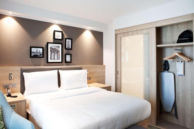 Queen Room · photo 1