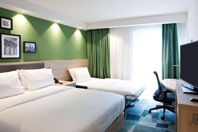 Queen Room with Sofa Bed - Non-Smoking · photo 5