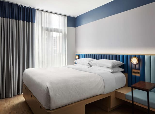 King Room with City View - Hearing Accessible · photo 2