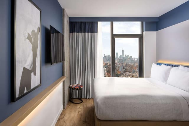 King Room with Landmark City View - Hearing Accessible · photo 1