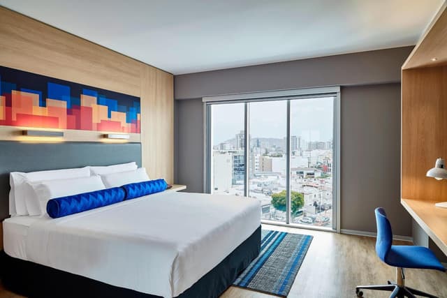 Breezy Room, Larger Guest Room, 1 King · photo 3
