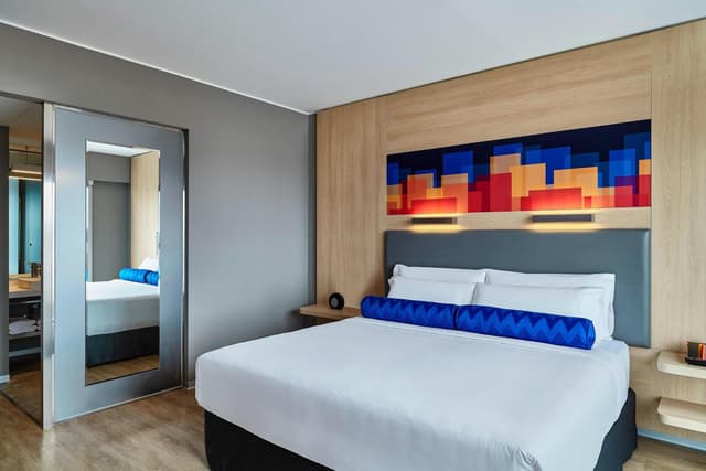 Urban Room, Guest Room, 1 King, Courtyard View · photo 2