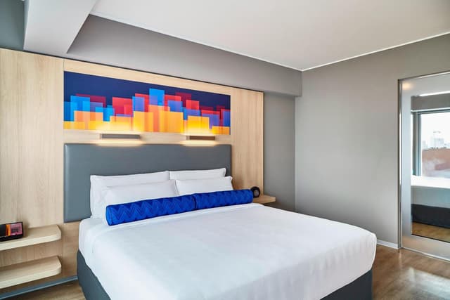 Urban Room, Guest Room, 1 King, Courtyard View · photo 3
