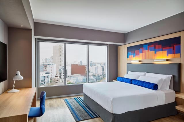 Breezy Room, Larger Guest Room, 1 King · photo 4
