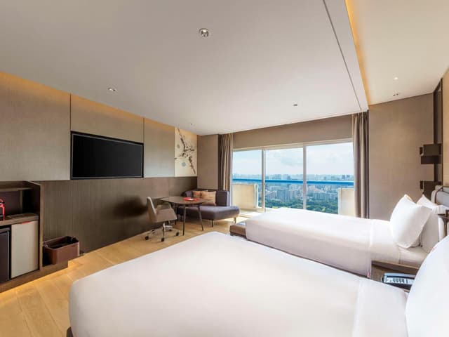 Executive, 2 Doubles, L65 Lounge Access, High Floor, Balcony, City View · photo 1
