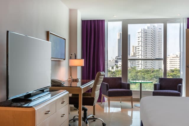 Queen Room with Two Queen Beds and City View · foto 2