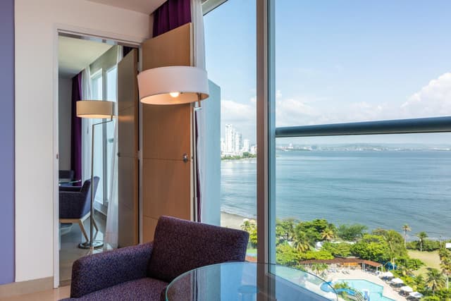 King Room with Roll-In Shower and Ocean View - Accessible · foto 7