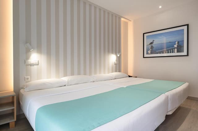 Double or Twin Room (2 Adults) · photo 1