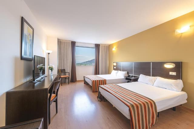 Double or Twin Room (2 Adults + 1 Child) · photo 1