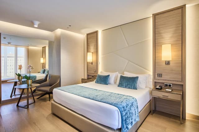Deluxe Double or Twin Room · photo 5