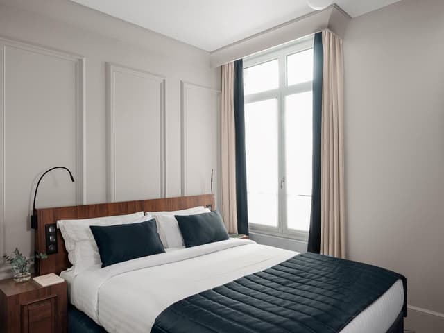 Sala Alcoba con una Cama King · foto 1