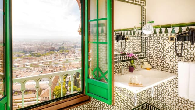 Habitación Doble Clásica con Una Cama Individual Adicional y Vista a la Ciudad - No Fumadores · foto 7