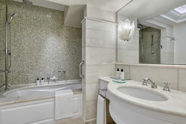 Junior Suite 1 Bedroom Suite, 1 King, Courtyard view · foto 6