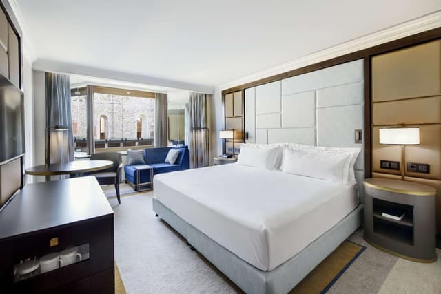 Hilton King Guestroom Courtyard  · foto 3