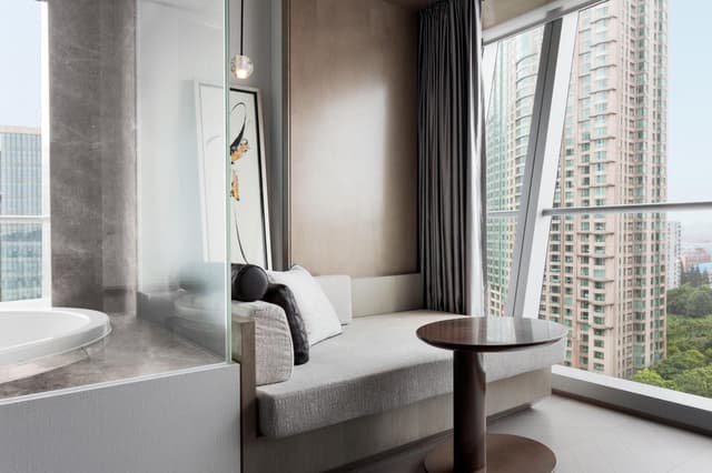 Deluxe King Room City View · photo 4