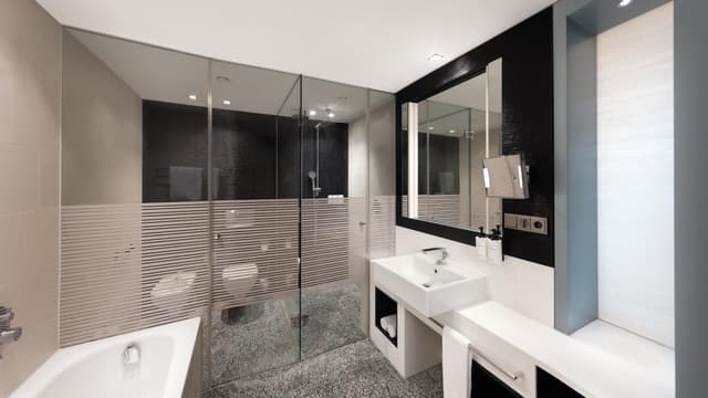 Premium King Room with City View - High Floor · photo 2