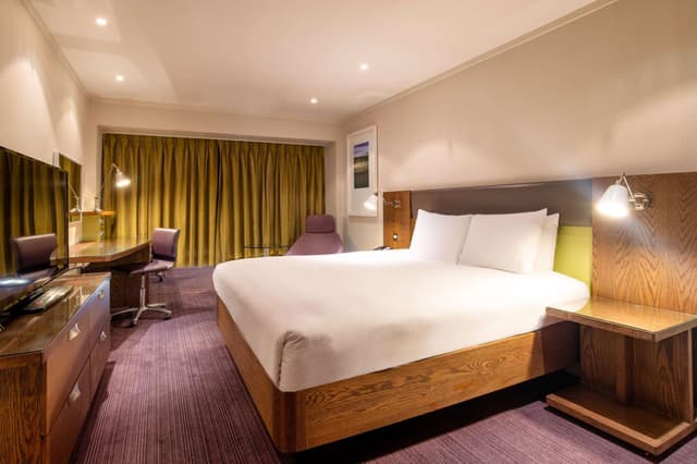 Queen Room - Accessible · photo 3