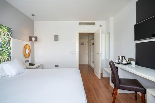 Double or Twin Room · photo 4