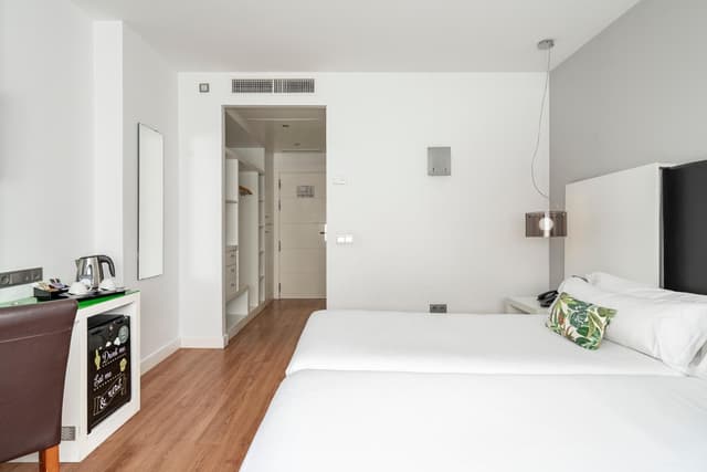 Double or Twin Room · photo 6