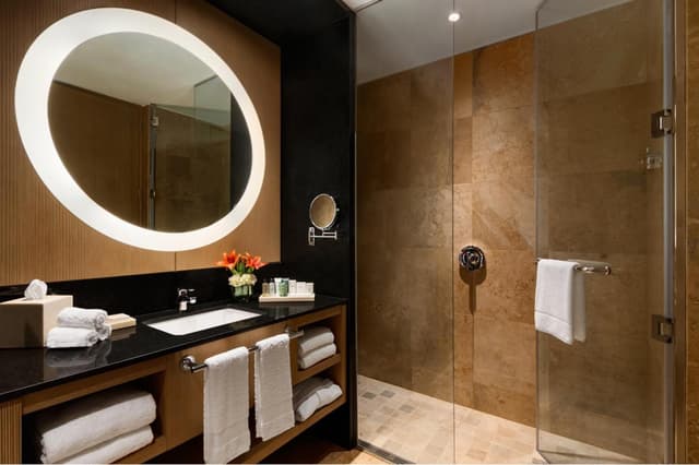 Deluxe Queen Room with Two Queen Beds · photo 3