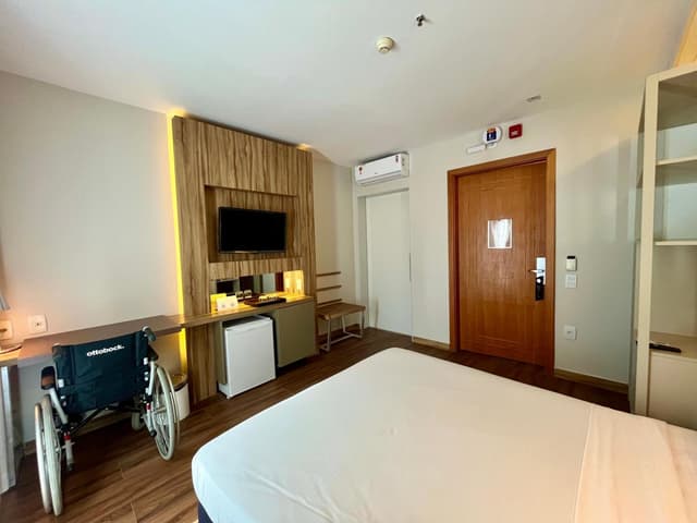 Habitación adaptada para personas con discapacidad · foto 1