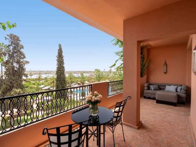 Prestige King Suite with Balcony and Mountain or Pool View · photo 5