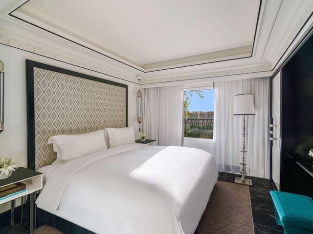 Prestige King Suite with Balcony and Mountain or Pool View · photo 6