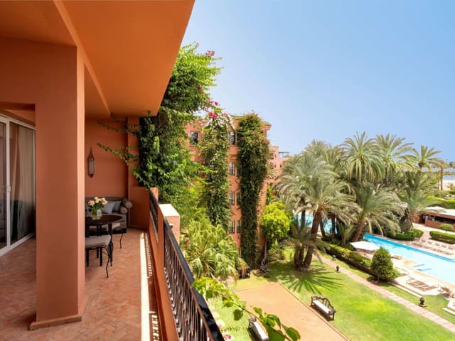 Prestige King Suite with Balcony and Mountain or Pool View · photo 3