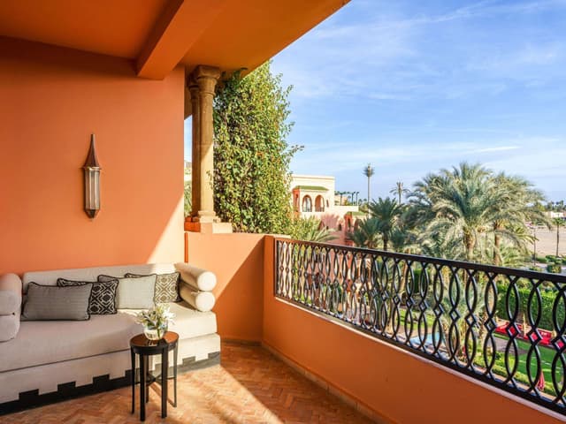 Prestige King Suite with Balcony and Mountain or Pool View · photo 4