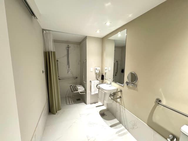 Habitación adaptada para personas con discapacidad · foto 5