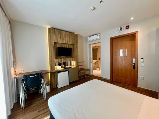 Habitación adaptada para personas con discapacidad · foto 8