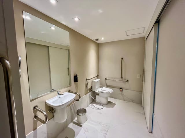 Habitación adaptada para personas con discapacidad · foto 4