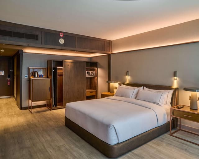 Deluxe King Room - Mobility Accessible · photo 4
