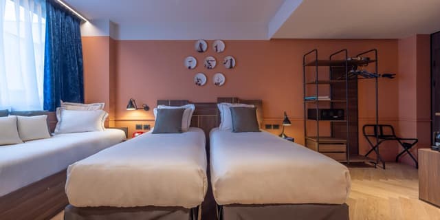 La Large Twin Room · photo 2