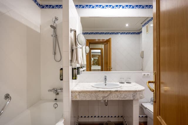 Double or Twin Room (1 Adult) · photo 2