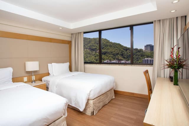 Twin Room with Two Twin Beds - City View · photo 1
