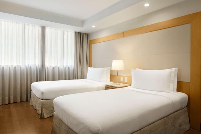 Twin Room with Two Twin Beds - City View · photo 4