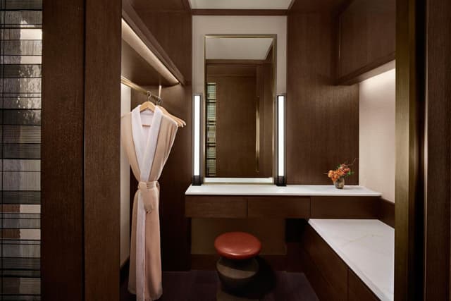 Premier, City View, 1 King Bed · photo 5
