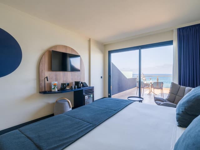 Deluxe Double Room with Balcony and Sea View · photo 2