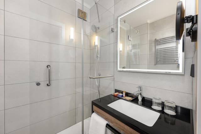 Premium Double Room with City View ( newly refurbished ) · photo 4