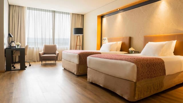 Premium Double or 2 Queen Room with Extra Bed (2 Adults + 2 Children) · photo 5