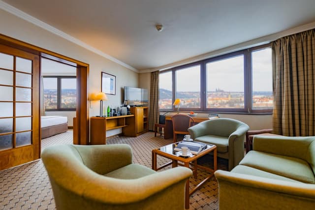 Premium Suite with City View and Executive Lounge Access · photo 1