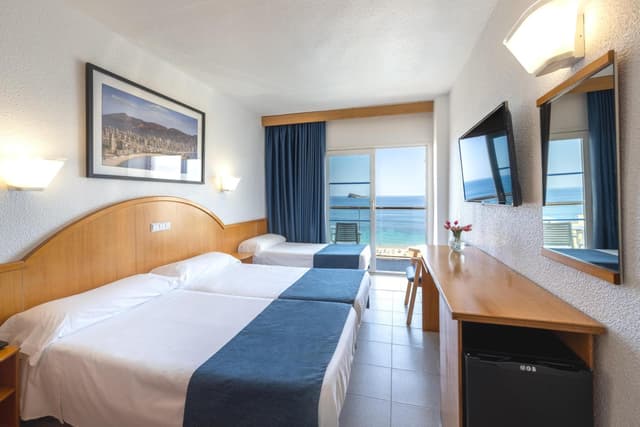 Double or Twin Room with Sea View (2 Adults + 1 Child) · photo 4